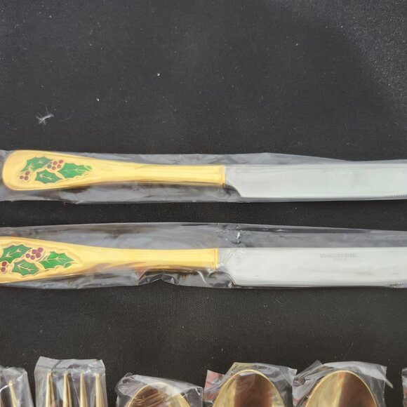 Vintage Hollyberry Gold Plated 20 Piece Service For 4 NIB - Picture 6 of 9